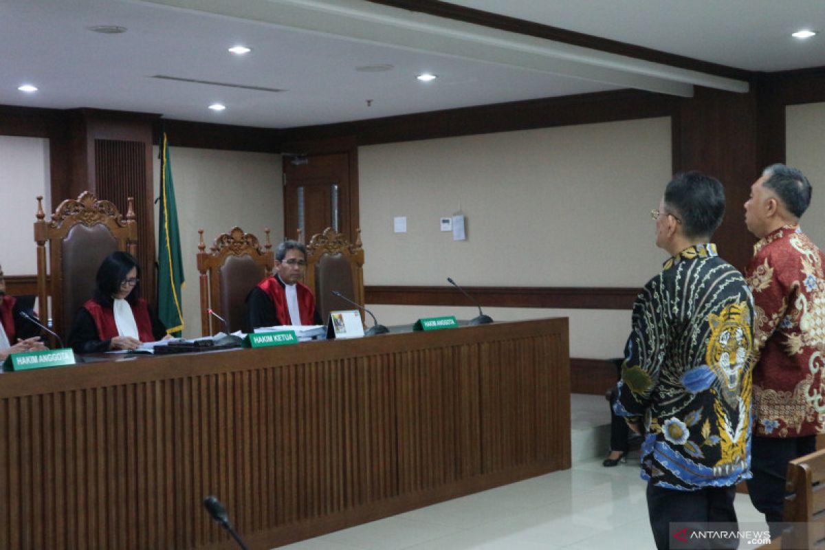 Terbukti menyuap Bupati Lampung Tengah dua pengusaha divonis 1 tahun penjara