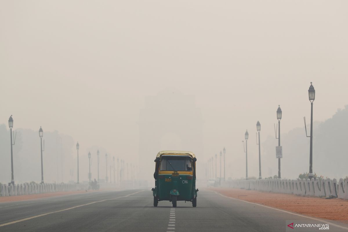 New Delhi diselimuti kabut asap, India larang konstruksi swasta