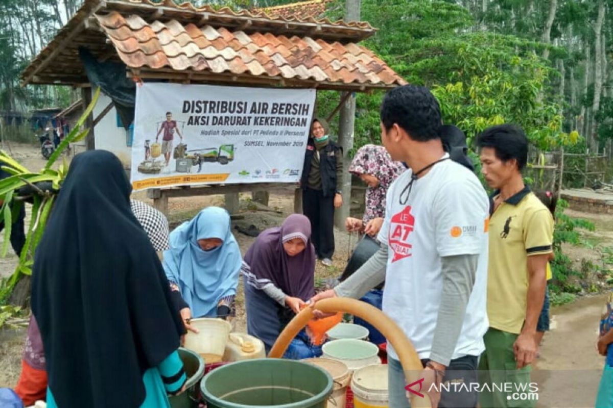 Pelindo - ACT Sumsel distribusikan 105.000 liter air bersih