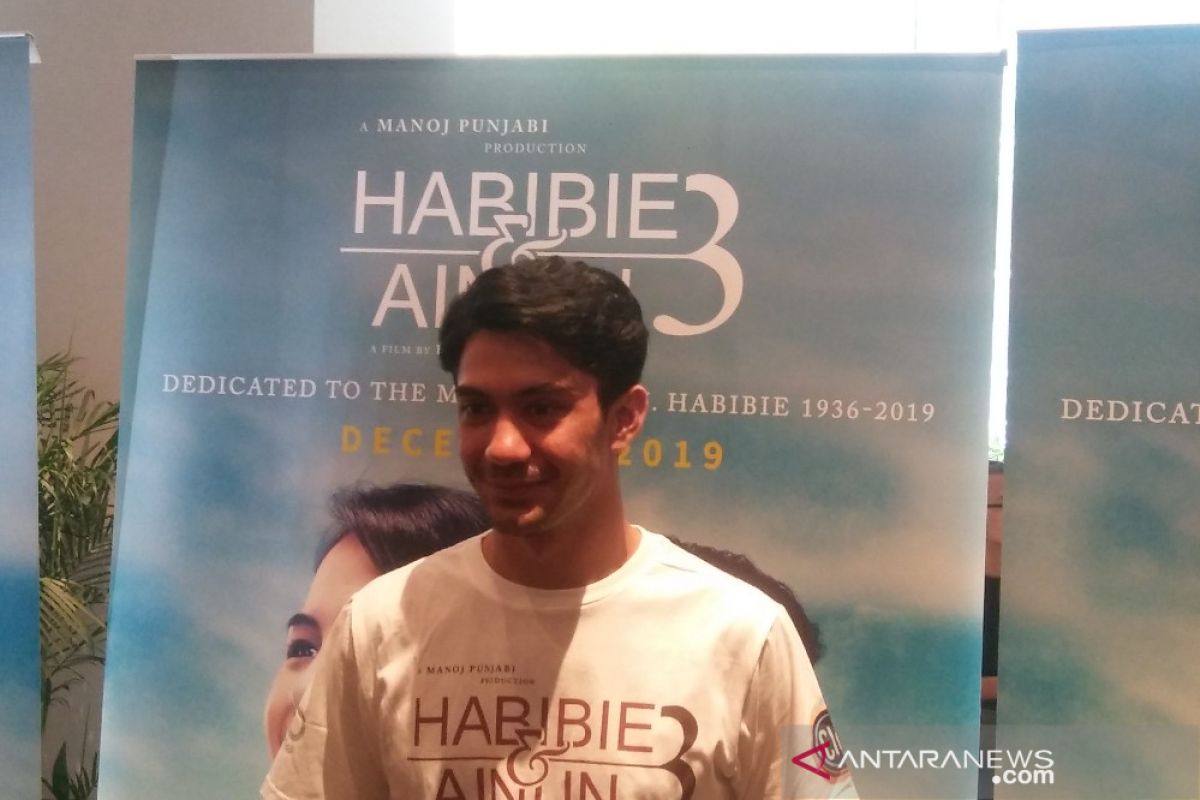 Reza Rahadian dirias enam jam di "Habibie & Ainun 3"