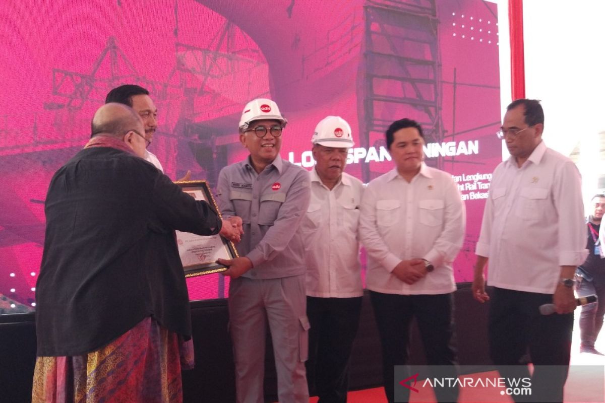 Adhi Karya raih dua rekor MURI untuk jembatan lengkung LRT Jabodebek