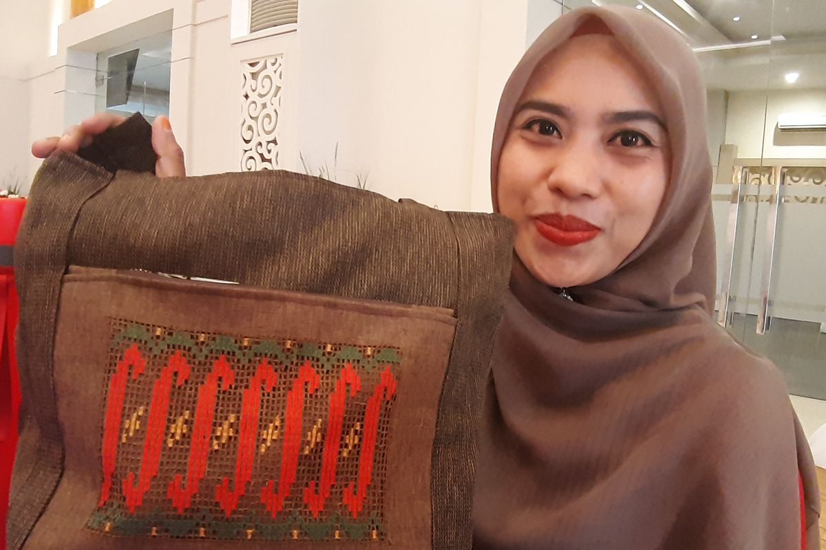 Karawo kini tampil dalam bentuk produk tas