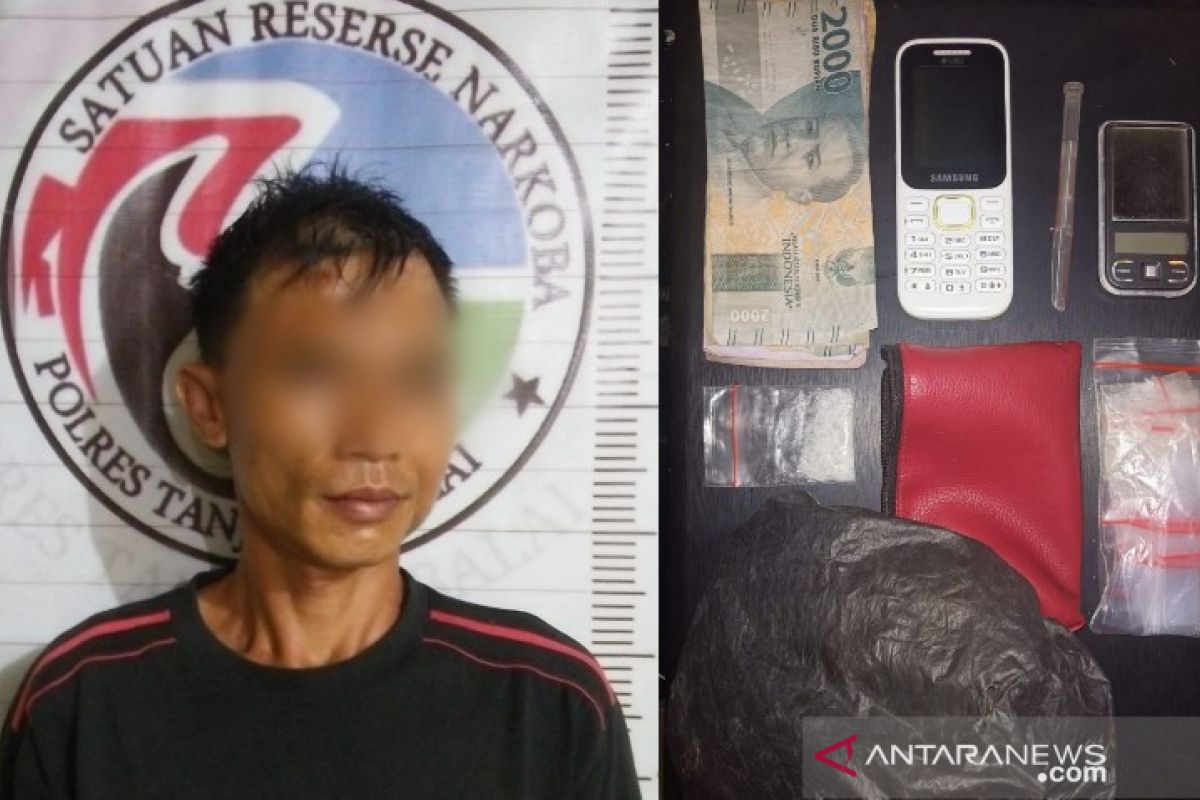 Saat duduk santai di belakang rumah, pemilik narkotika ini ditangkap Polres Tanjungbalai