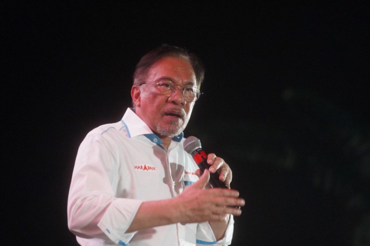 Anwar Ibrahim bantah Mahathir intervensi persidangan Najib Razak
