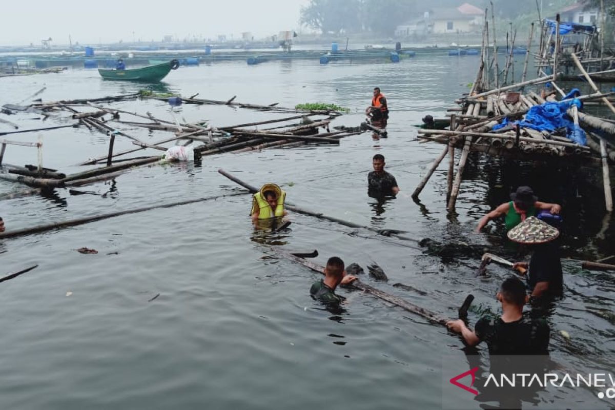 3.900 keramba jaring apung telah dikeluarkan dari Danau Maninjau