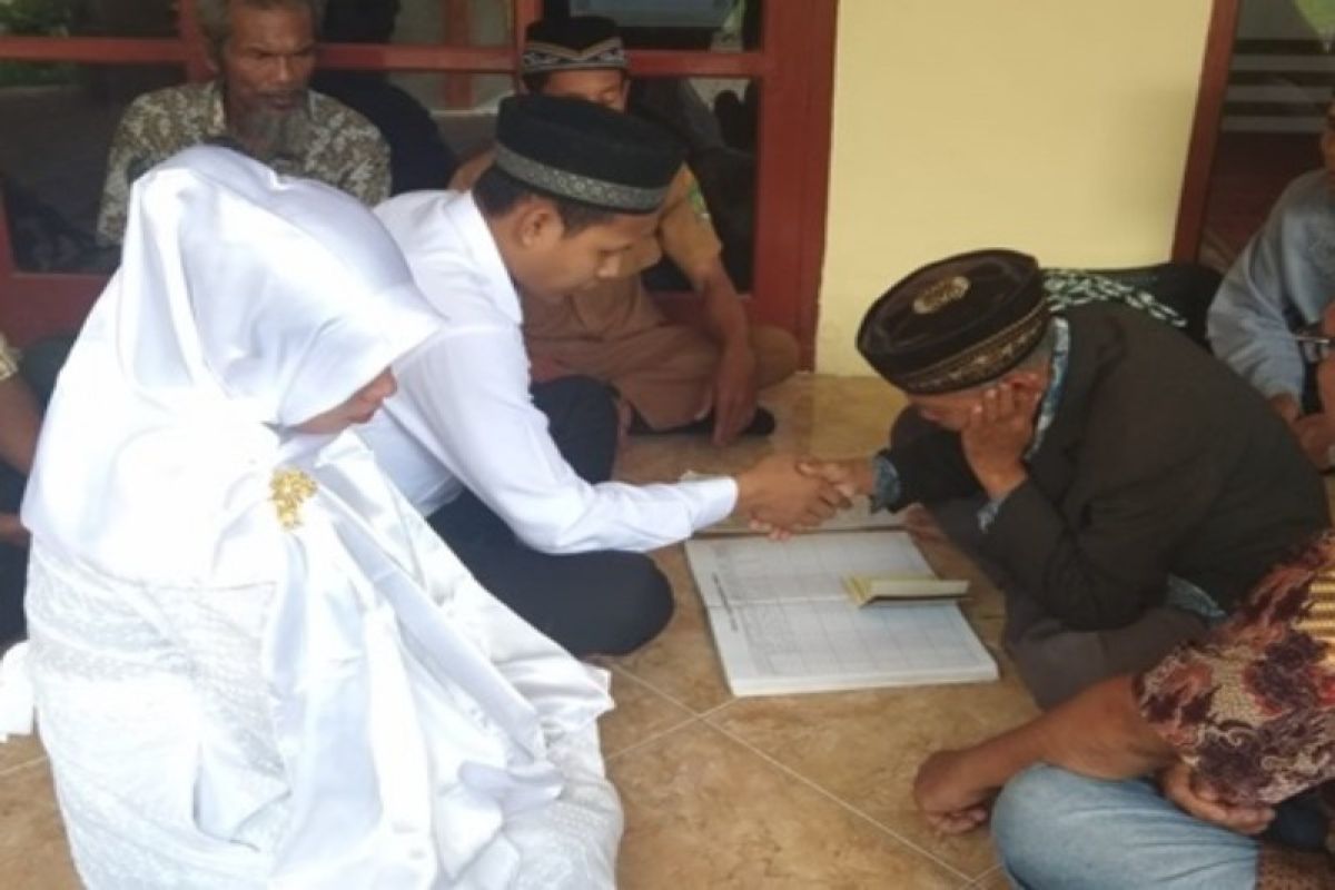 Cerita seorang tahanan yang harus nikahi kekasihnya di masjid Polres