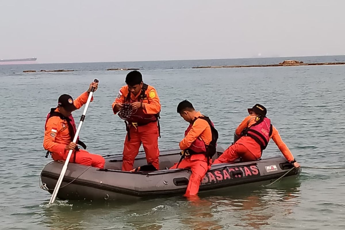 Pria terjatuh saat memancing ikan belum ditemukan