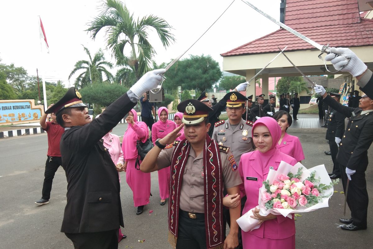 AKBP Kelana Jaya dilepas haru anggota