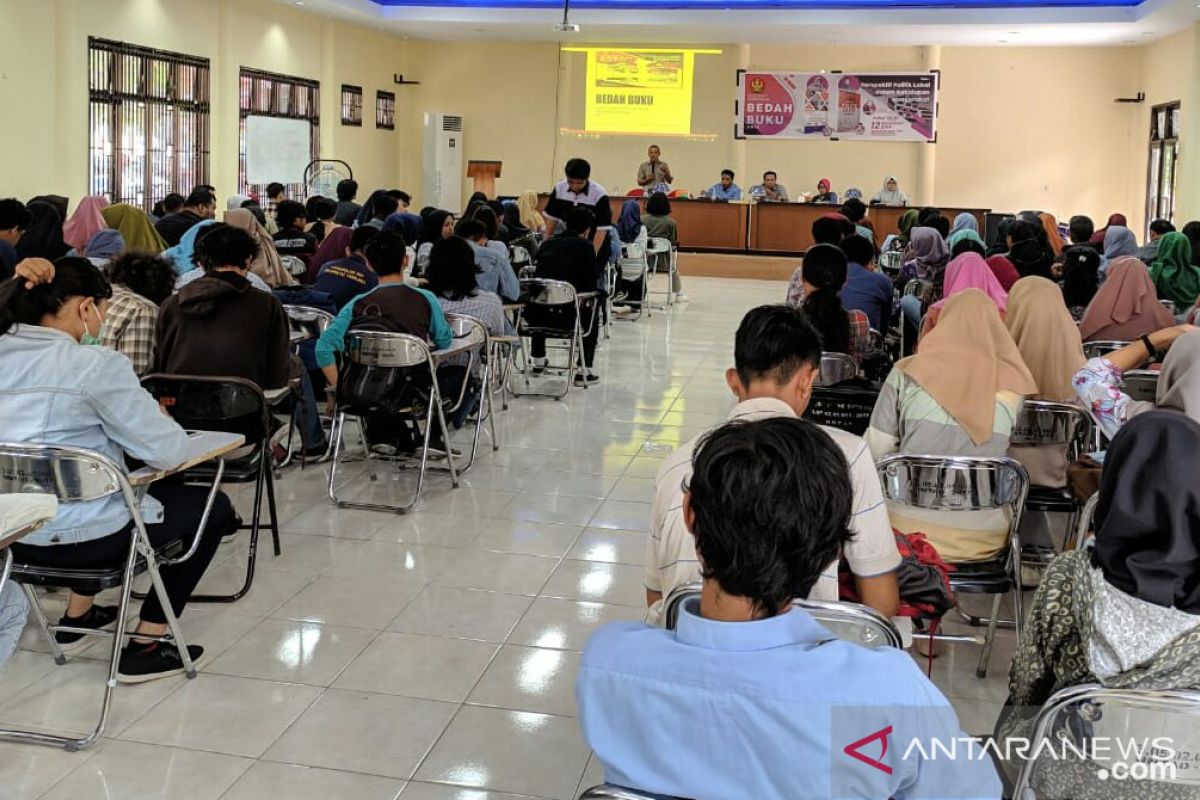 FISIP UNTAD bedah buku bertajuk politik lokal