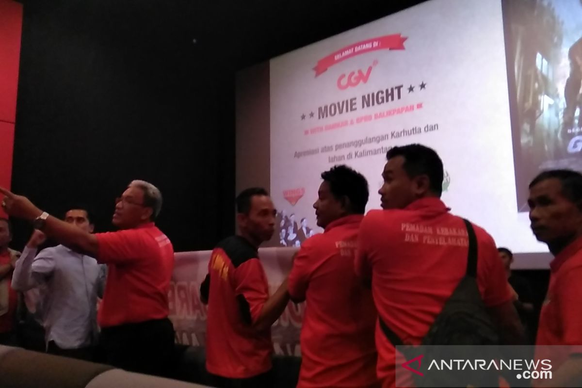 Bioskop CGV ajak anggota Damkar Balikpapan nonton gratis 