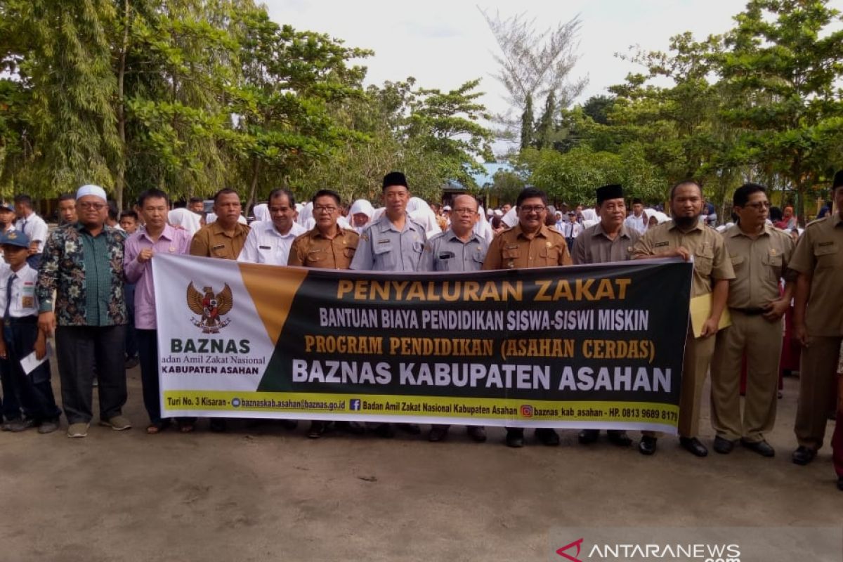 200 pelajar SD dan SMP kurang mampu terima beasiswa dari Baznas Asahan