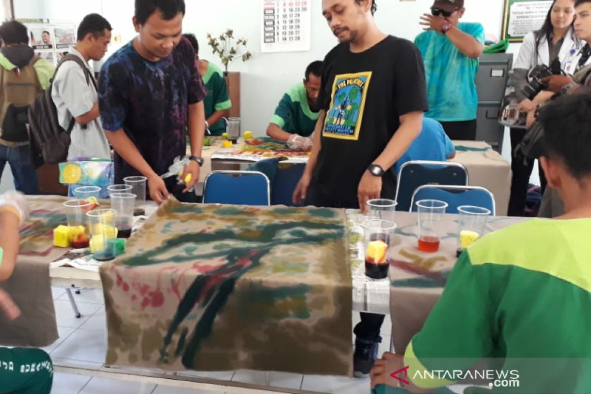 Kegiatan melukis, upaya RSJD Surakarta rehabilitasi pasien