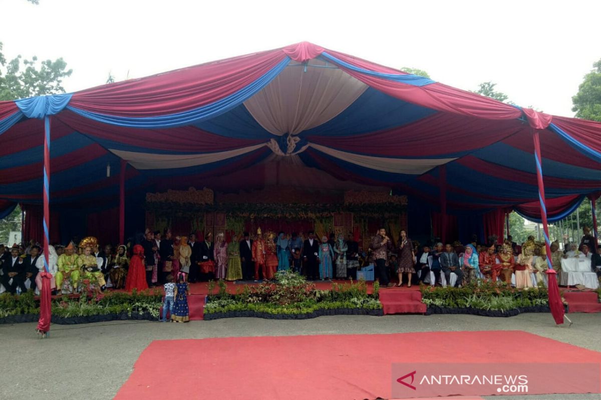 100 pasang pengantin ikuti nikah  massal di Palembang