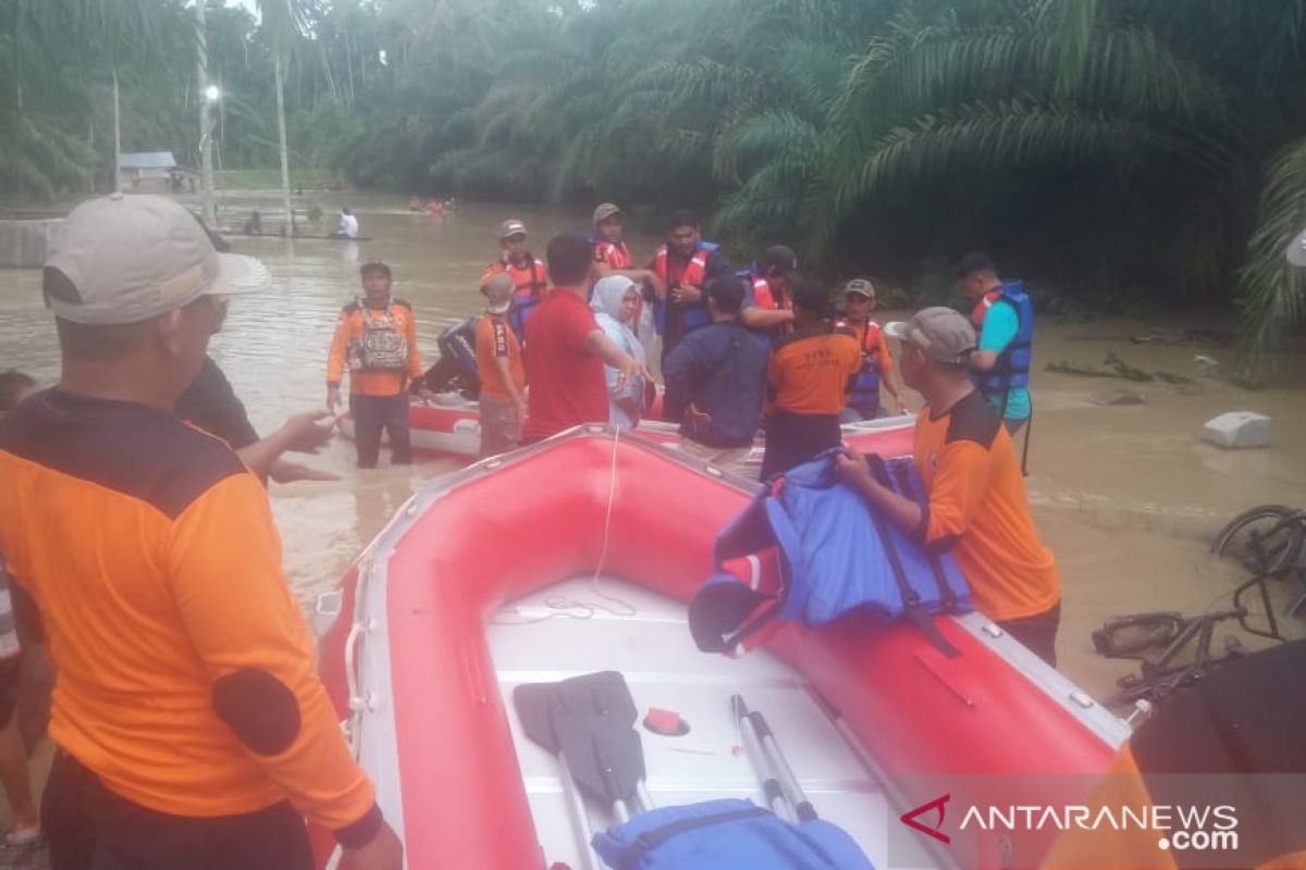 BPBD Aceh Utara turunkan speed boat evakuasi warga