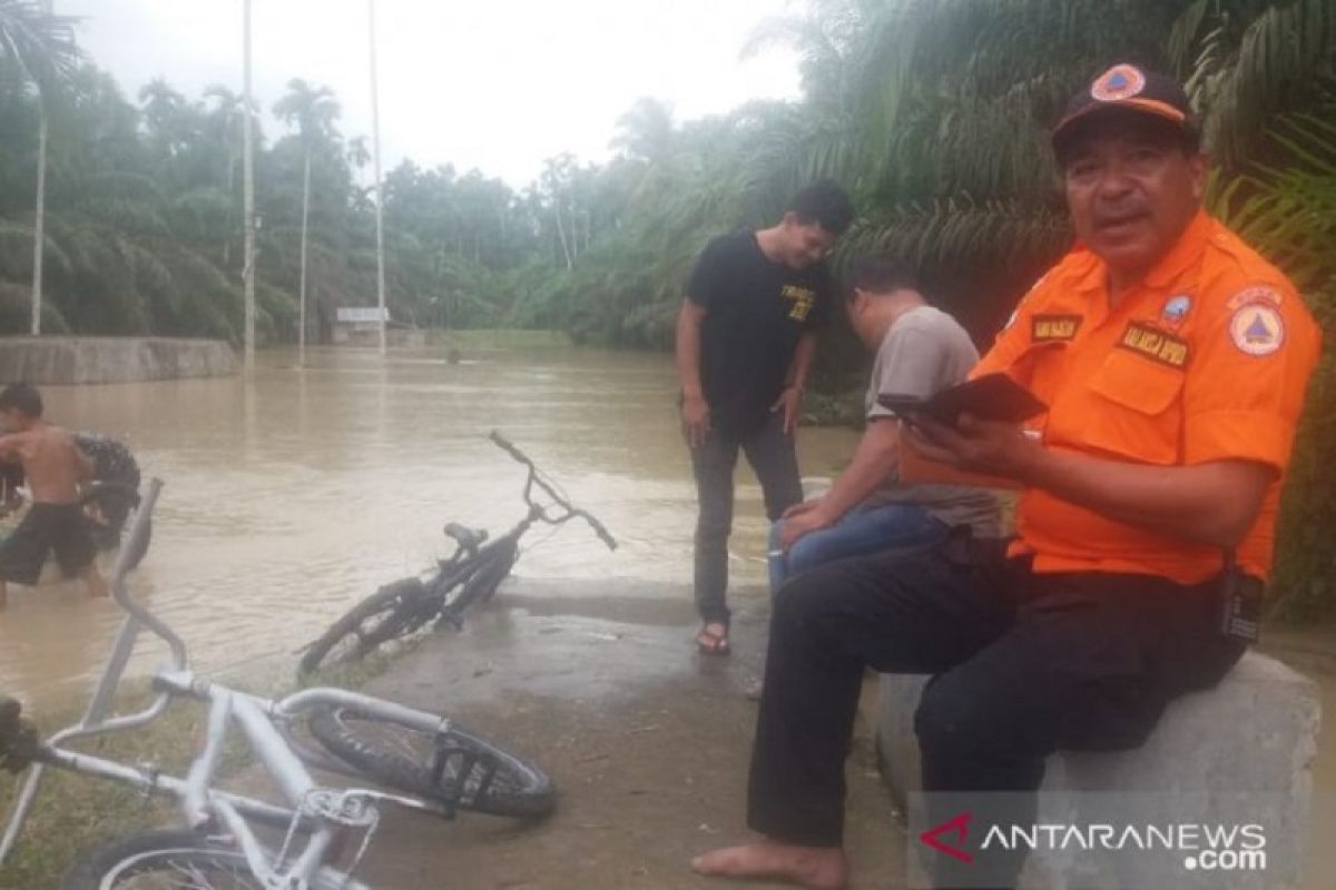 Banjir Aceh Utara sudah surut, warga bersihkan sisa lumpur