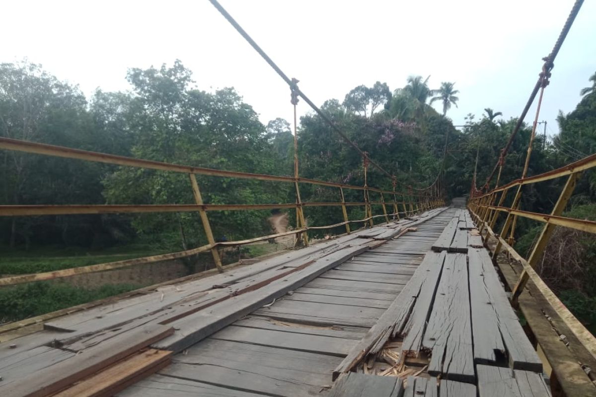 Jembatan Tak Layak Pakai Masyarakat Mintai Akses Baru