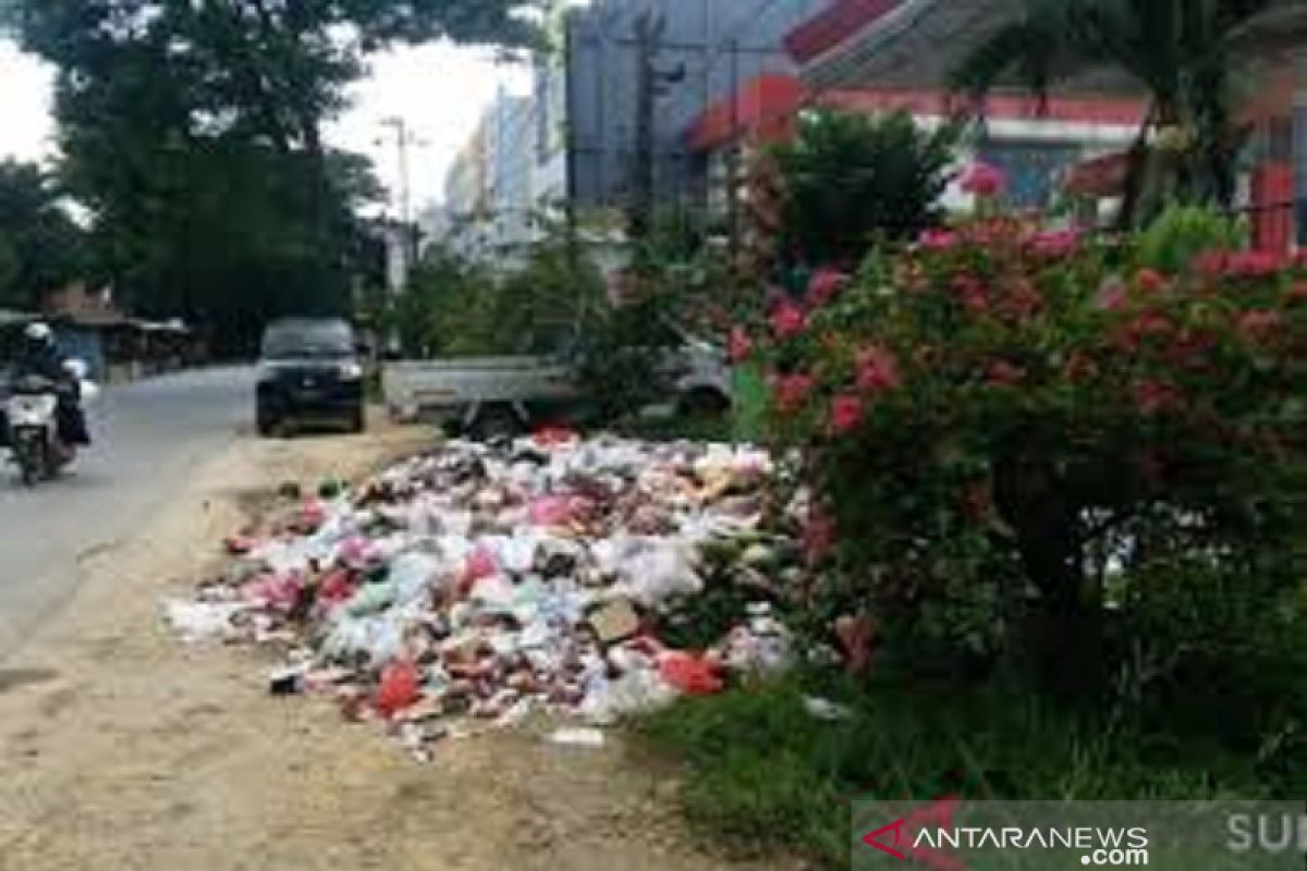 Antisipasi buang sampah sembarangan, DLH Payakumbuh siagakan personel di beberapa titik