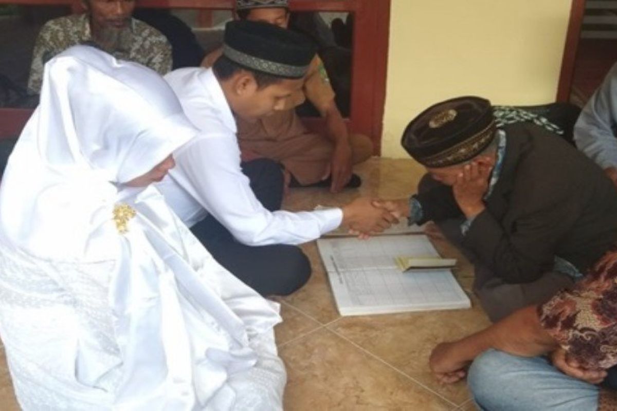 Walau menjadi tahanan, tak halangi AP untuk nikahi kekasihnya