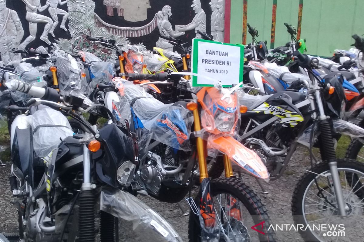 Tokoh agama di Jayawijaya terima bantuan sepeda motor dari Presiden