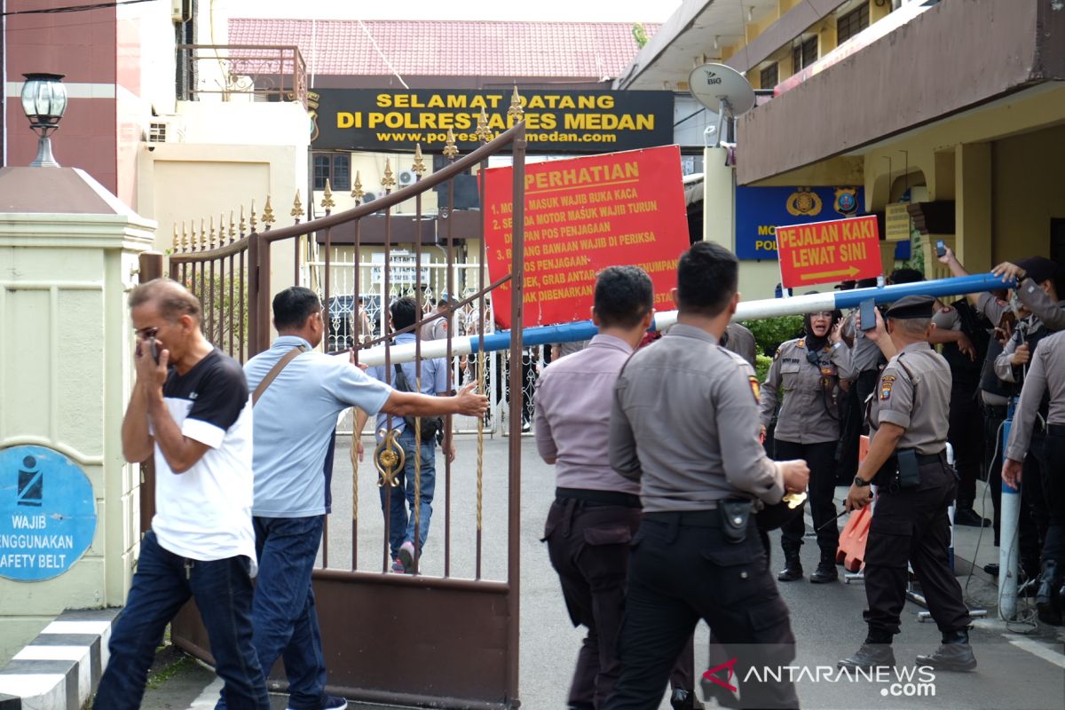 Densus olah TKP ledakan di Polrestabes Medan