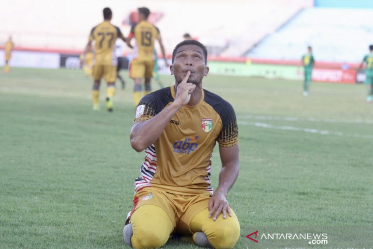 Mitra Kukar unggul 1-0 atas Sriwijaya FC di babak pertama