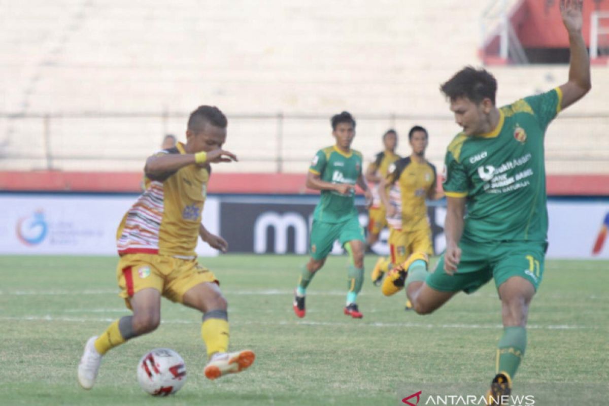 Mitra Kukar bermain imbang 1-1 dengan Sriwijaya FC pada babak delapan besar Liga 2