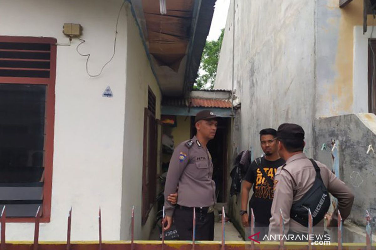 Polisi geledah rumah terduga bom bunuh diri di Medan