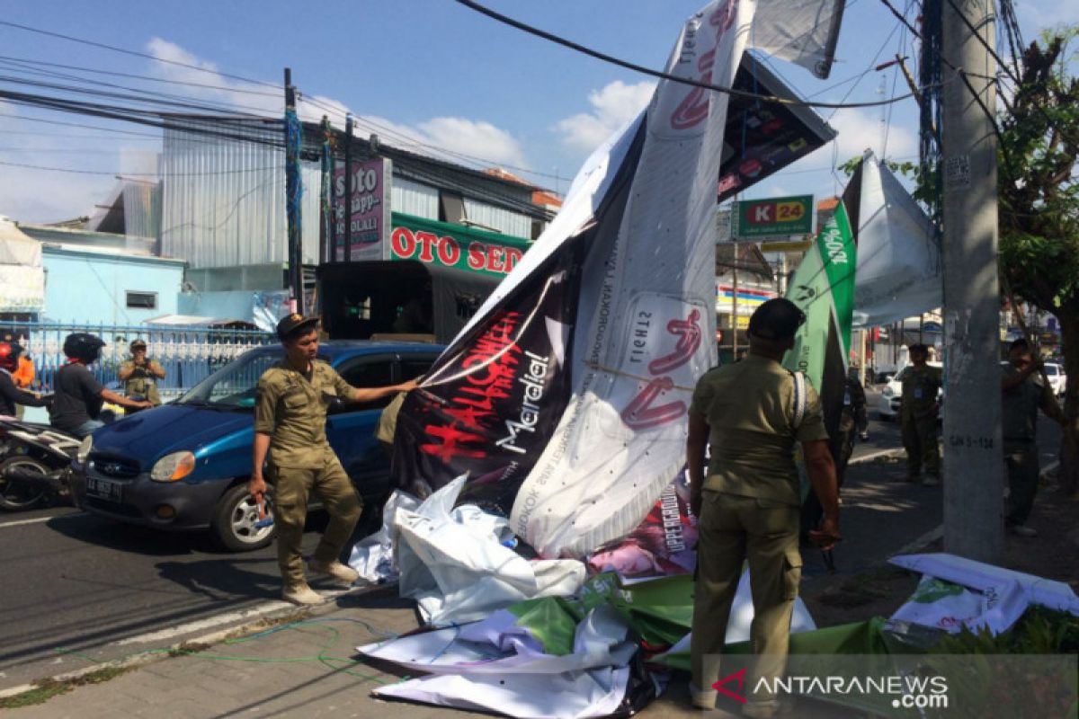 Satpol PP DIY : Sampah visual memprihatinkan