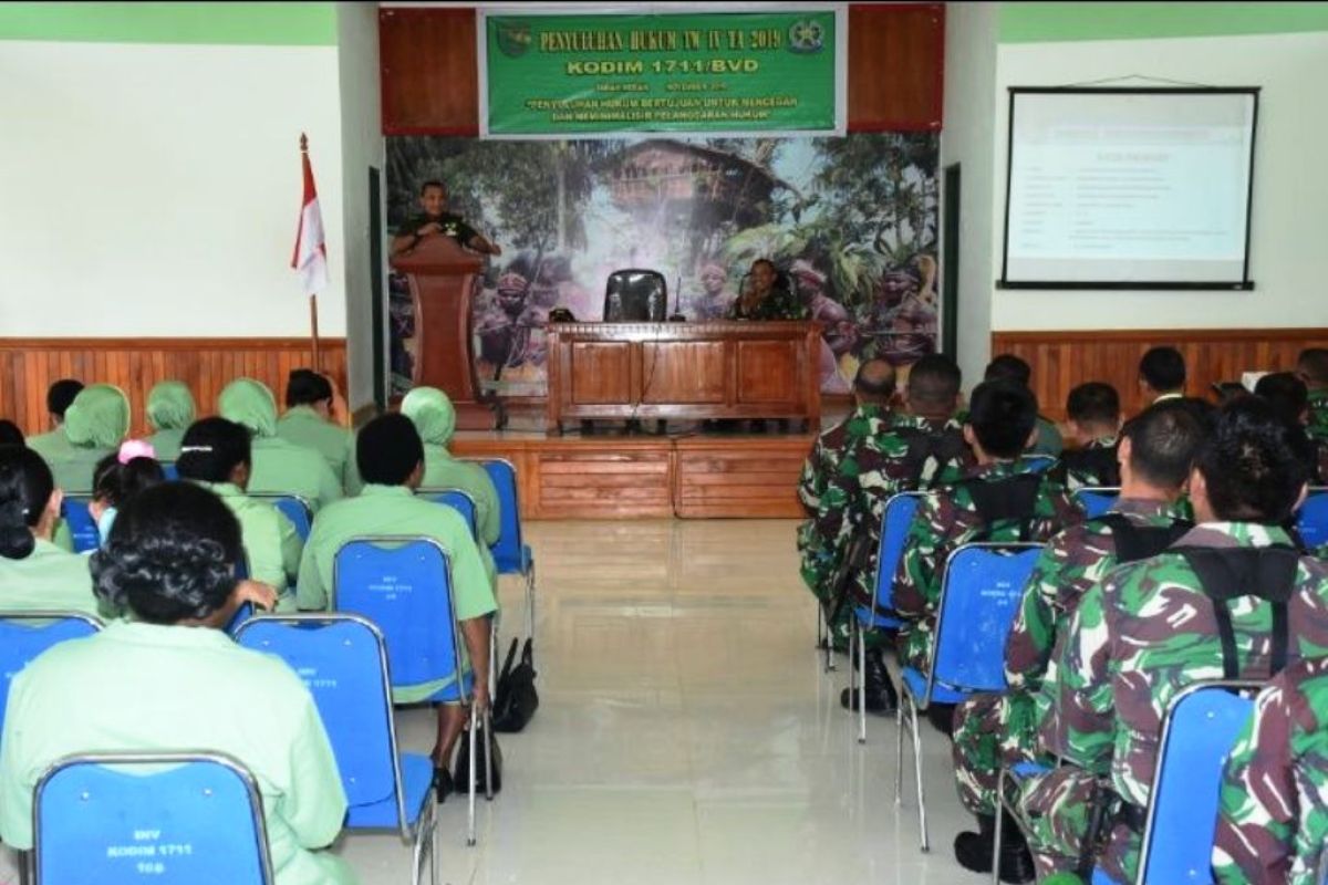 Kumdam XVII/Cenderawasih gelar penyuluhan hukum di Kodim 1711/BVD