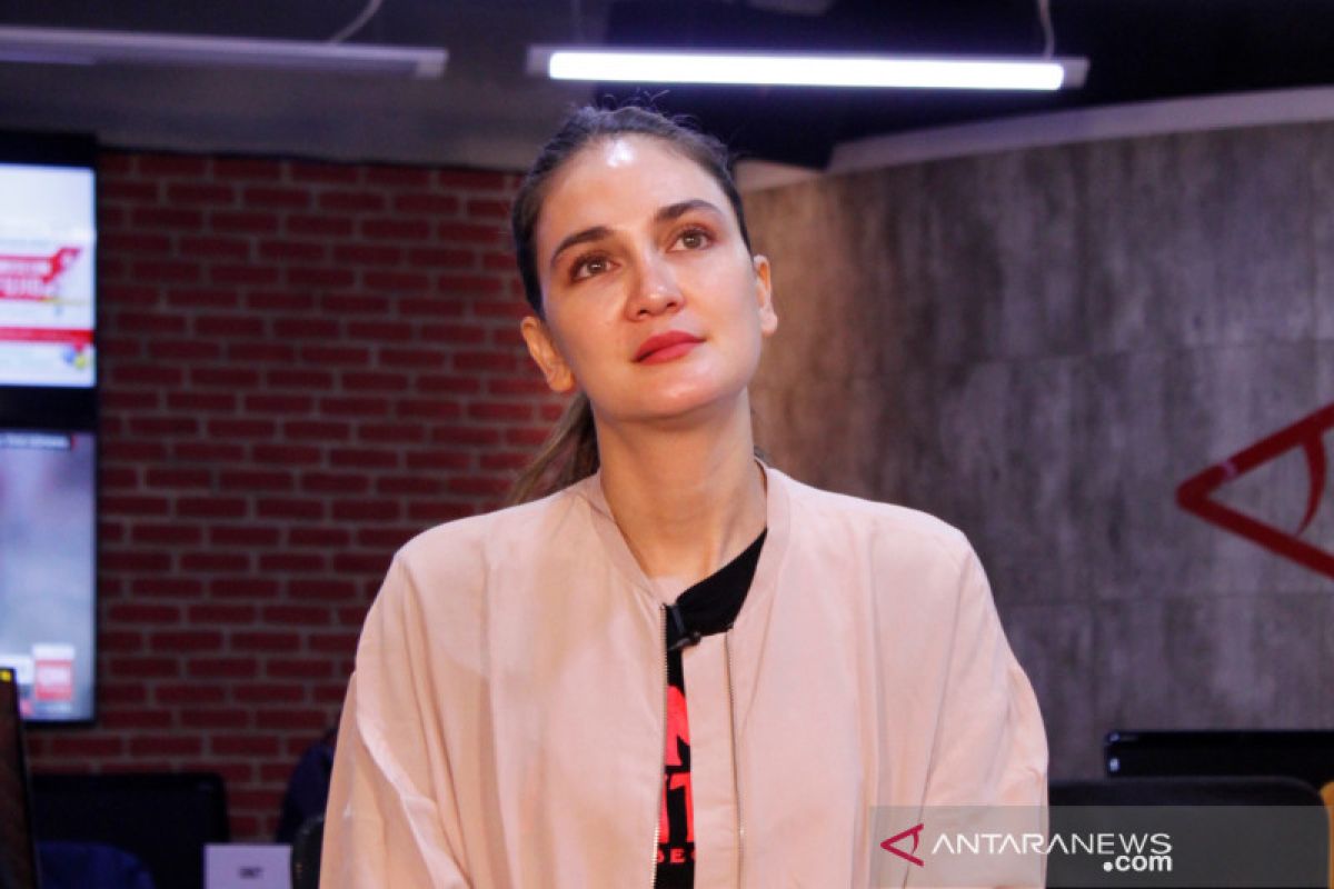 Luna Maya lebih pilih bisnis atau akting?