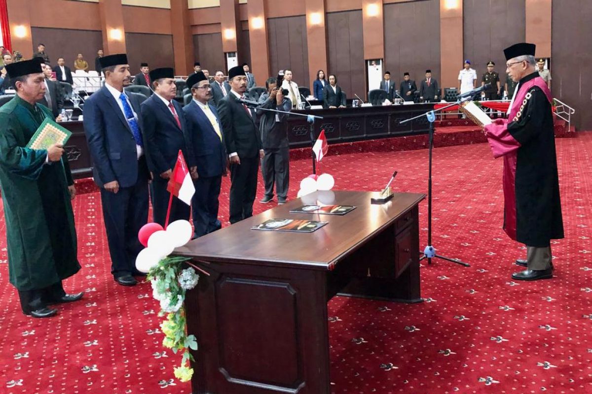 Pimpinan DPRD Malut periode 2019 - 2024 dilantik