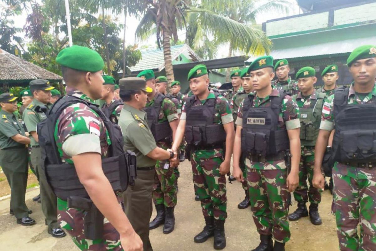 Staf ahli Panglima TNI kunjungi pos kotis Yonif 713/ST di perbatasan RI-PNG