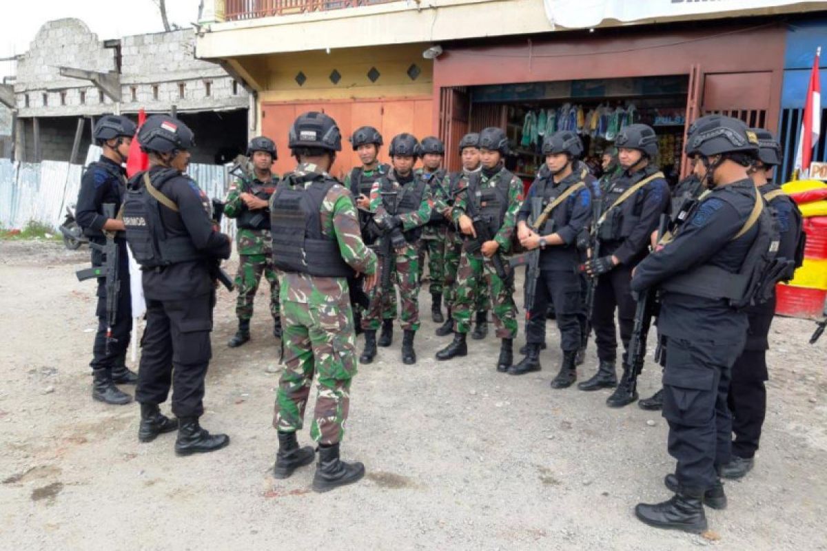 Satgas Yonif 514/SY dan Brimob gelar patroli keamanan di Jayawijaya