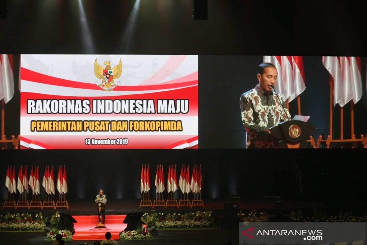 Jokowi: Negara kita sudah kebanyakan peraturan