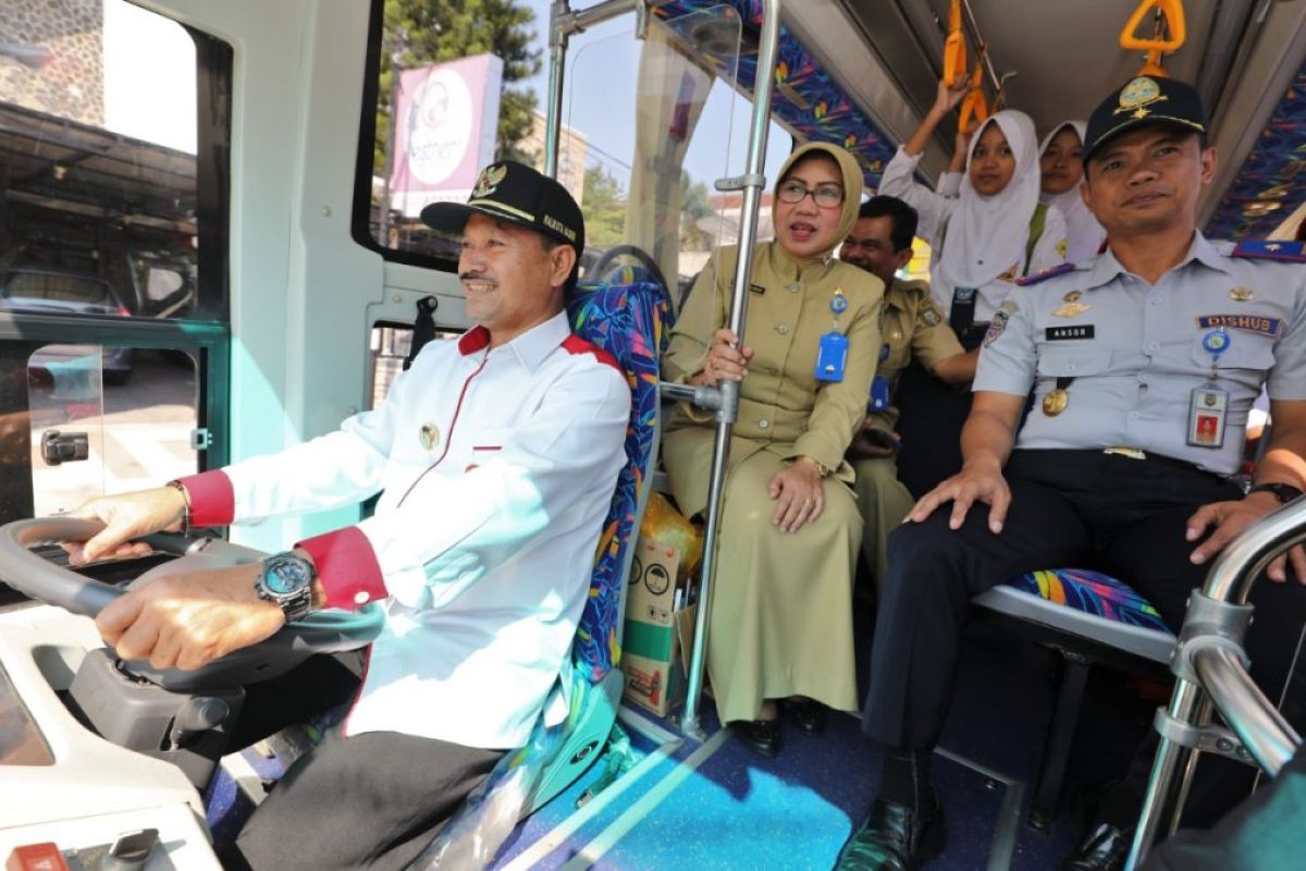 Pemkot Madiun tambah armada angkutan sekolah gratis