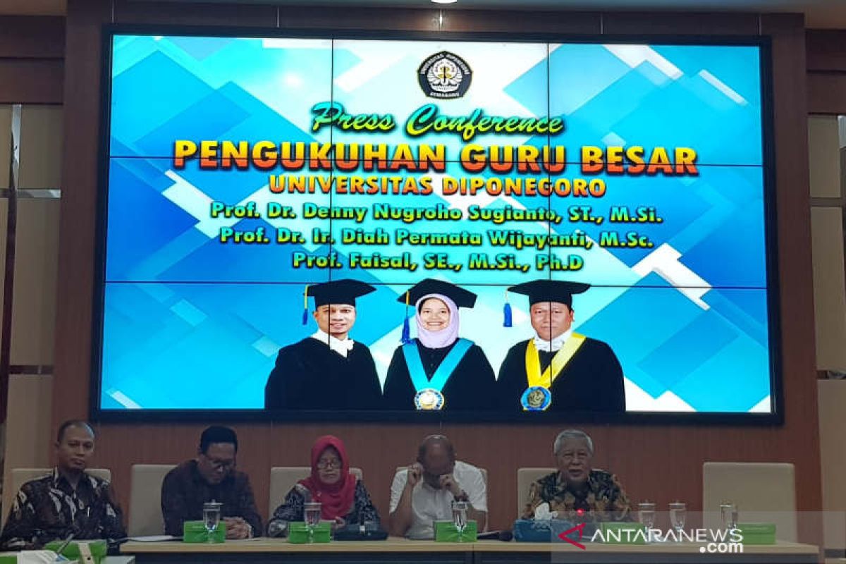 Undip Semarang kukuhkan tiga guru besar sekaligus