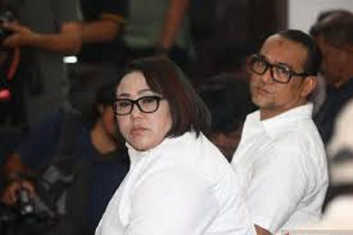 Komedian Srimulat Nunung dan suami dituntut 1,5 tahun penjara