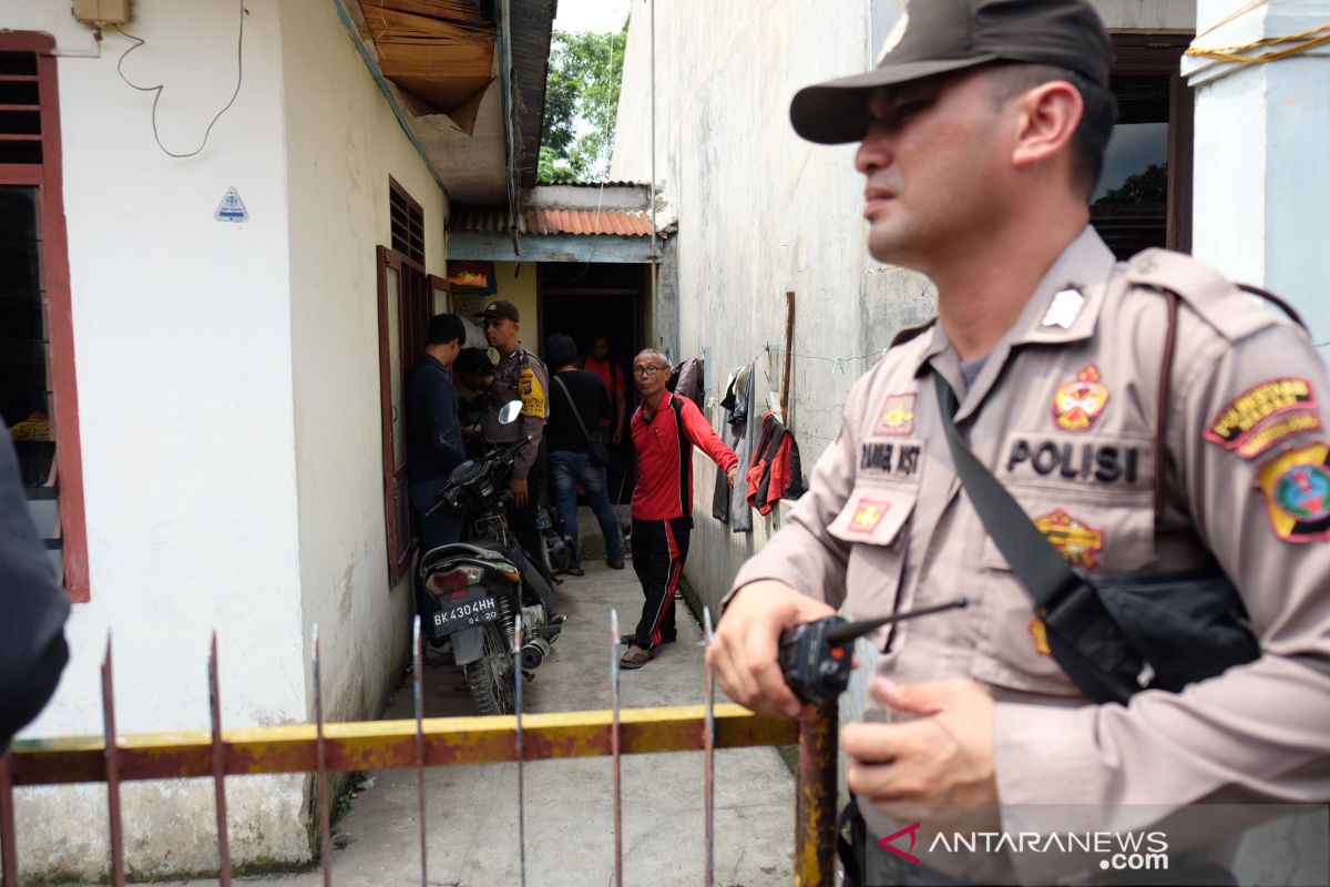 Polisi geledah rumah terduga bom bunuh diri di Polrestabes Medan