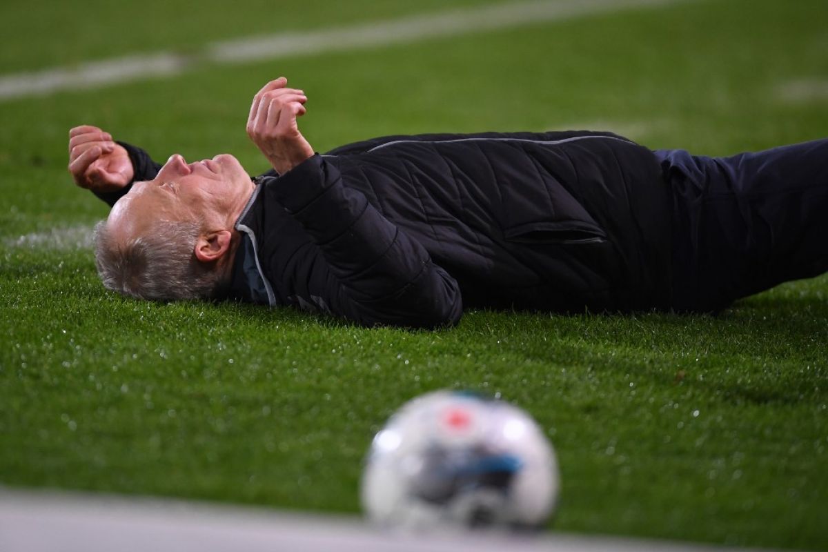 Tabrak pelatih lawan, kapten Eintracht Frankfurt diskors tujuh pekan