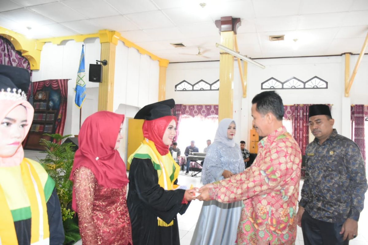 Wali Kota Tebing Tinggi hadiri Wisuda Akademi Keperawatan Bina Husada