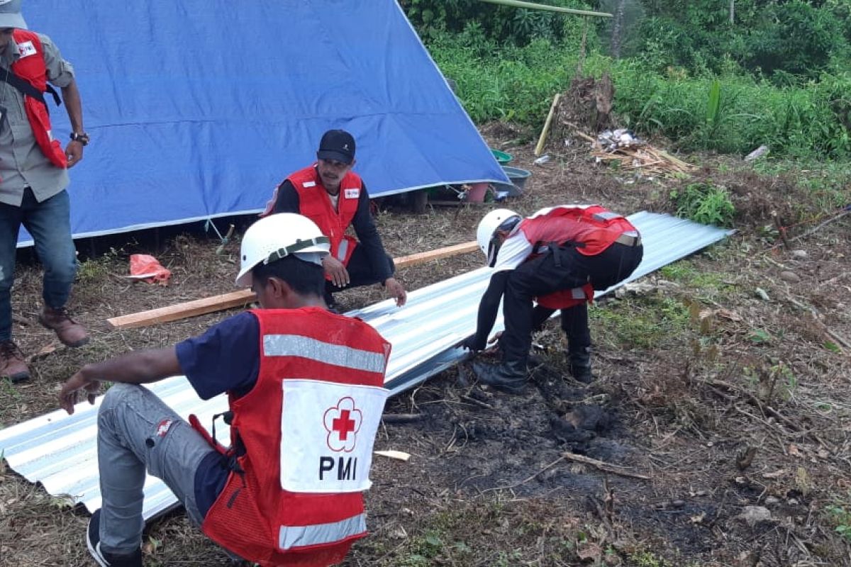 PMI Maluku tambah fasilitas MCK untuk pengungsi di Desa Waai