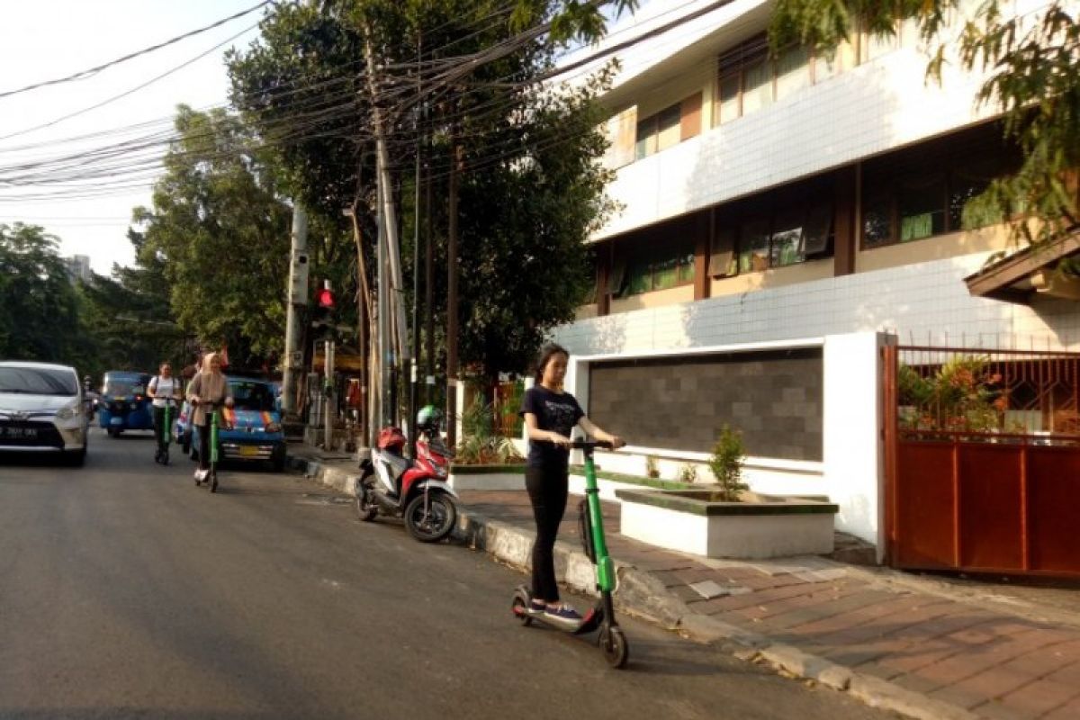 Timbulkan korban, YLKI minta skuter listrik diatur secara ketat