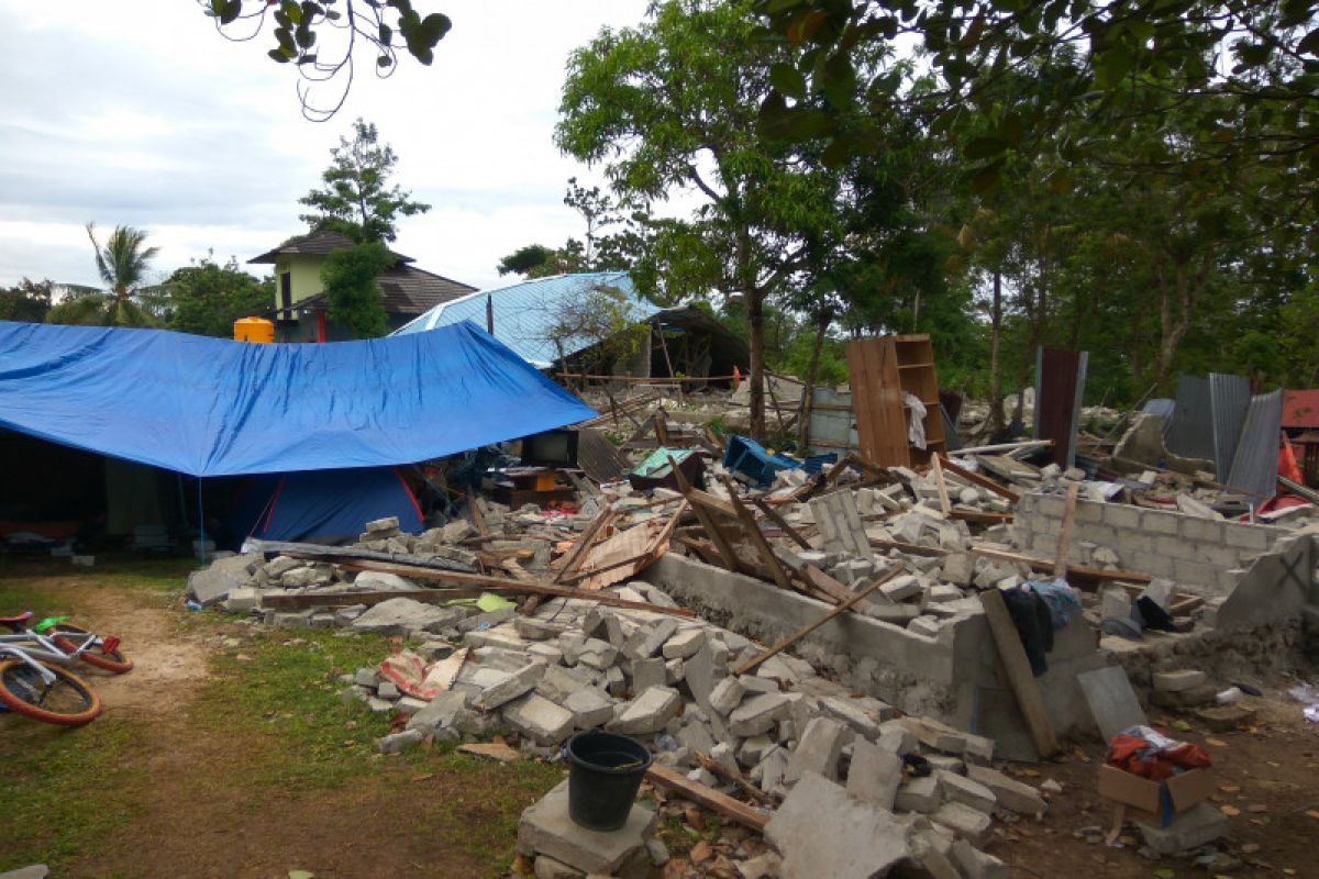 Dampak gempa Ambon,  pengungsi masih takut kembali ke rumah