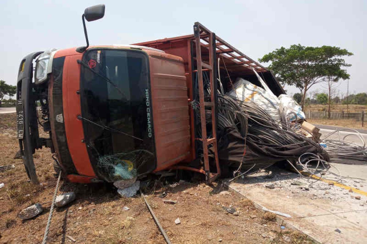 Operator Cipali akui baru pasang pembatas jalan 18 kilometer