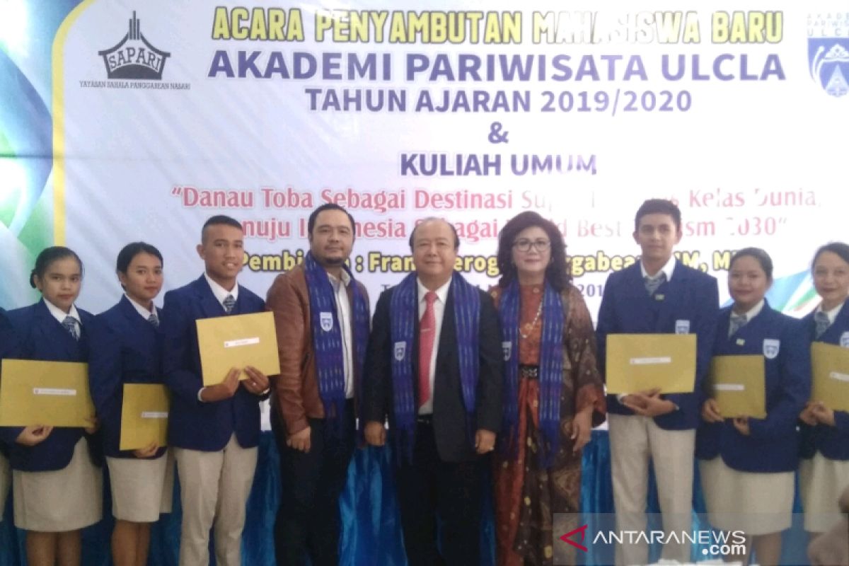 Sambut mahasiswa baru Akpar Ulcla Tarutung, Frans Meroga: SDM profesional dukung parwisata Danau Toba