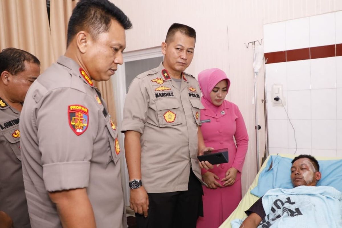 Wakapolda Sumut jeguk anggota Polri korban bom Medan