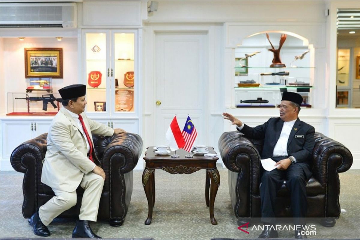 Minister Prabowo visits Malaysia
