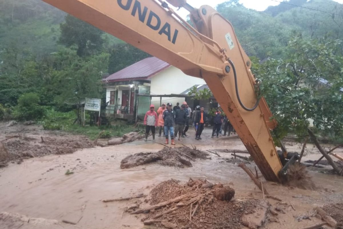 Banjir bawa material longsor ke pemukiman warga di Aceh Tengah