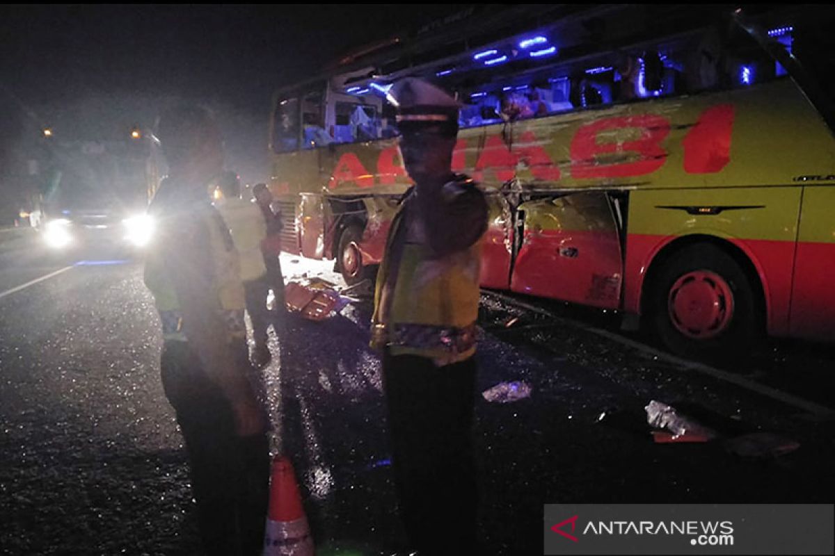 Tujuh korban meninggal kecelakaan Tol Cipali sudah dibawa keluarga