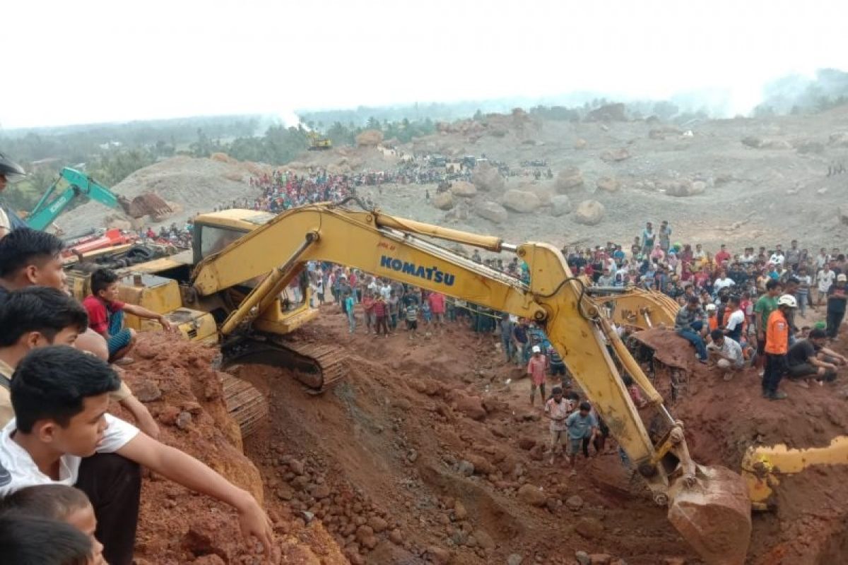 Kecelakaan kerja, sejumlah pekerja masih tertimbun di kawasan tambang